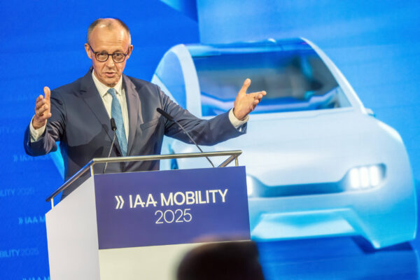 Industria germană își depășește recesiunea după aproape patru ani și se îndreaptă spre o cale de creștere, având un impact considerabil din partea cheltuielilor pentru apărare.