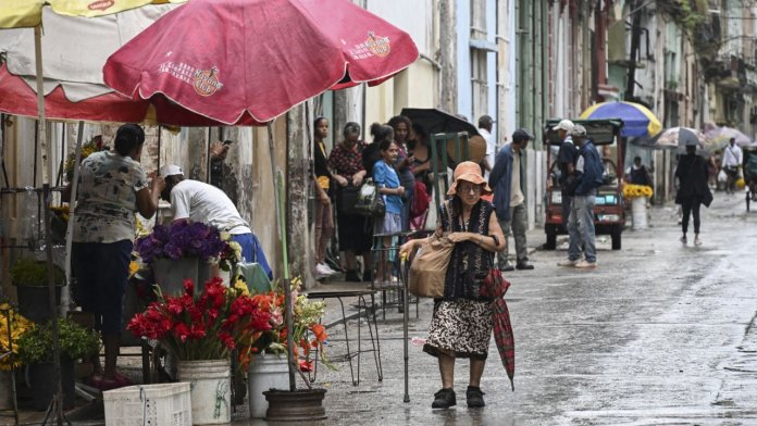 Locuitorii Cubei adoptă „stilul de supraviețuire” din cauza întreruperilor de energie electrică, creșterilor de prețuri și presiunilor din partea Statelor Unite