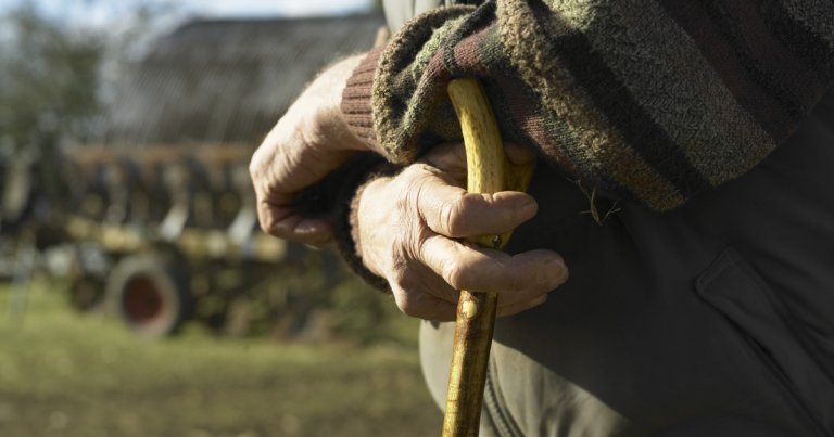 România îmbătrânește cu o viteză mai mare decât cea a întregii Europe. Un motiv: migrarea în afaceri. „Jumătate din localitate a plecat”