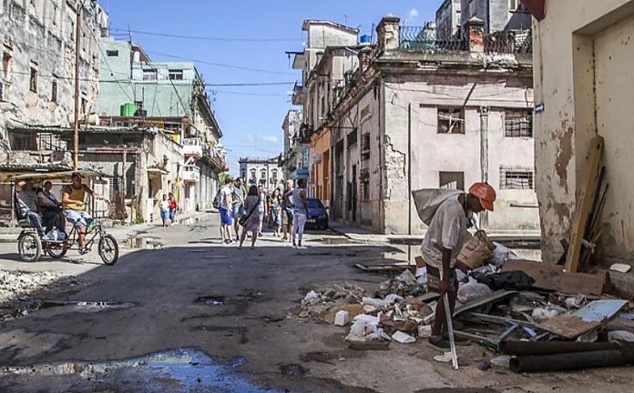 Valoarea monedei din Cuba a experimentat o cădere drastică: Cum reușește sistemul să reziste în fața variațiilor valutare, cardurilor care nu funcționează și a salariilor minime.