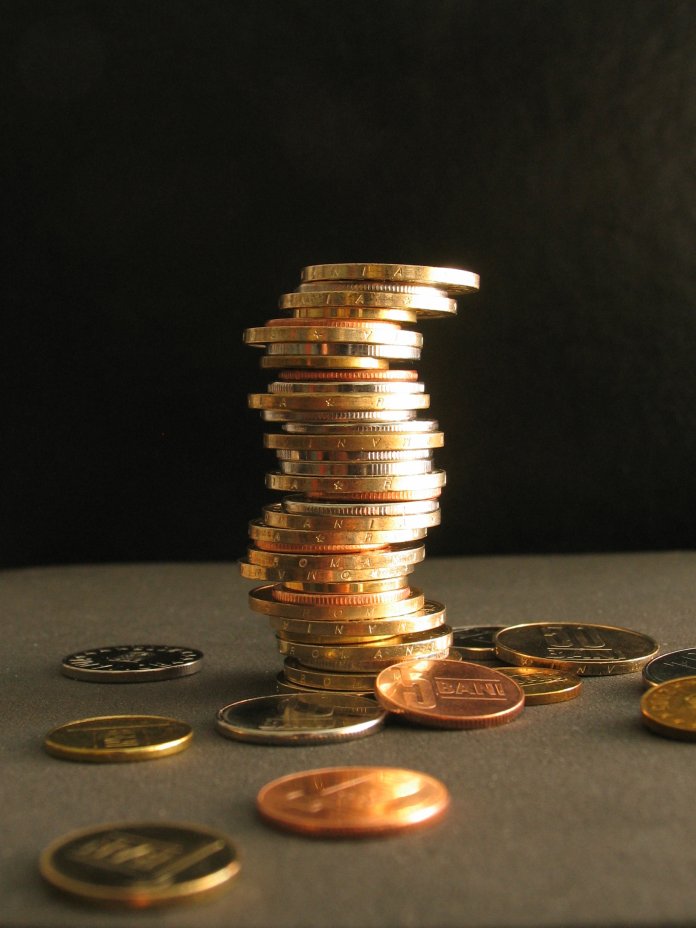 Economia României a trecut în recesiune: diminuarea consumului și încetinirea procesului de angajare