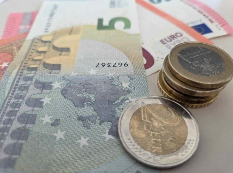 Economia din România se susține prin fonduri europene. Specialist: Investițiile au potențialul de a reînnoi expansiunea economică.