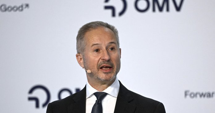 Șeful OMV subliniază riscul unei crize de combustibil: „Este necesar să diminuăm utilizarea automobilelor”