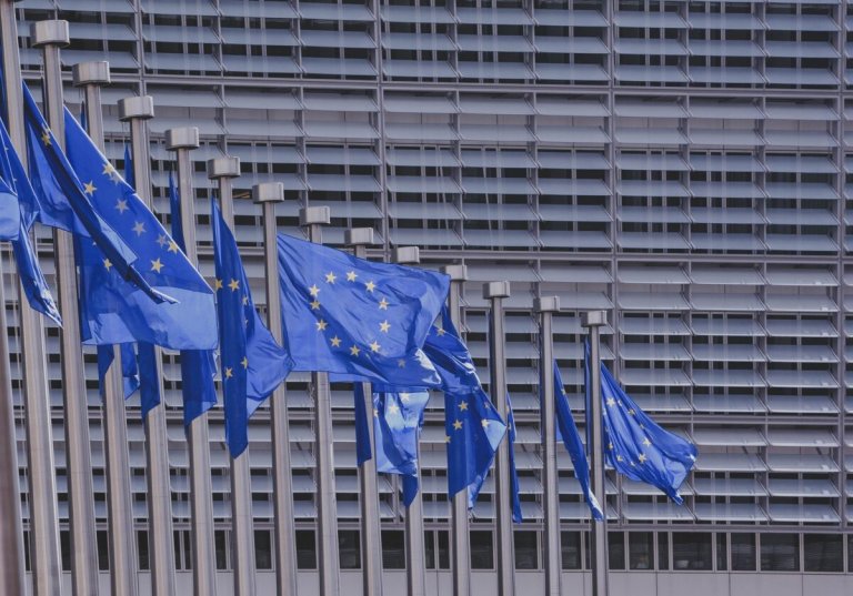 UE analizează măsuri pentru reducerea costurilor energiei și sprijinirea sectorului industrial