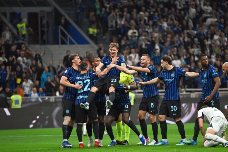 Inter a „demolat-o” pe Cagliari, iar Cristi Chivu se apropie tot mai mult de trofeu în Serie A după ce au pregătit șampania la rece