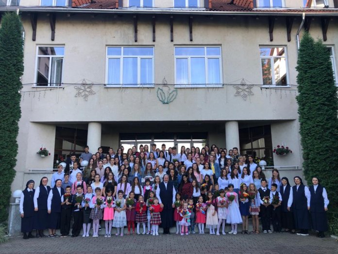 Povestea Sorei Emilia, mamă pentru 600 de copii timp de mai bine de 25 de ani: „Binele nu țipă”