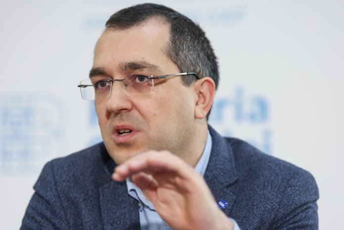 Reacția lui Vlad Voiculescu după ce a pierdut procesul cu Pfizer: România va suporta o cheltuială de 600 de milioane de euro și îi blamează pe două persoane.