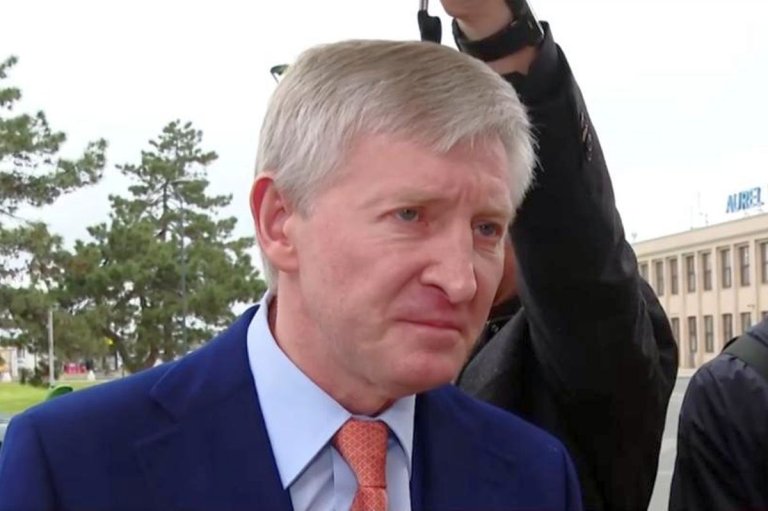 Rinat Ahmetov, având o avere de 8 miliarde de dolari, a fost prezent la priveghiul lui Mircea Lucescu: „Mă simt mândru de prietenia noastră”