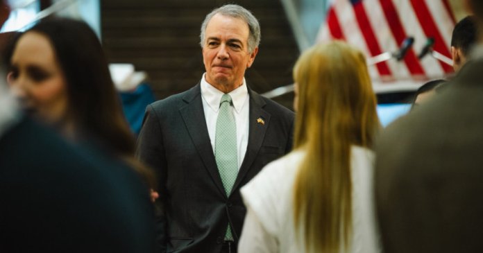 „România, un nume de frunte în NATO”, susține ambasadorul Darryl Nirenberg. Viziunea privind asistența din partea Washingtonului...