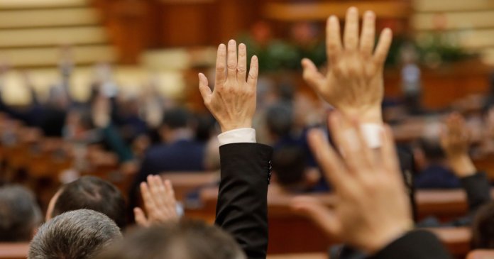 Voturile AUR nu sunt de ajuns. PSD ar trebui să activeze parlamentarii de la S.O.S și POT pentru a destitui...