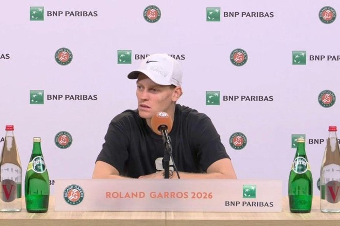 Jannik Sinner a părăsit conferința de presă evident tulburat, după înfrângerea de la Roland Garros: „Nu a fost din cauza temperaturii”