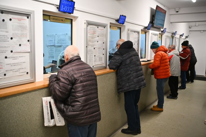 Munca în domeniul public: Aproape 200.000 de persoane angajate au cel puțin două contracte de muncă. Executivul oferă „prima analiză a sectorului public”.