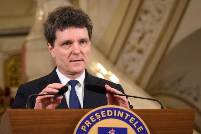 Un intelectual conservator semnificativ din România a remarcat un detaliu al apariției lui Nicușor Dan de Ziua Europei: Ne vom transforma în ultimii apărători ai lui Trump?