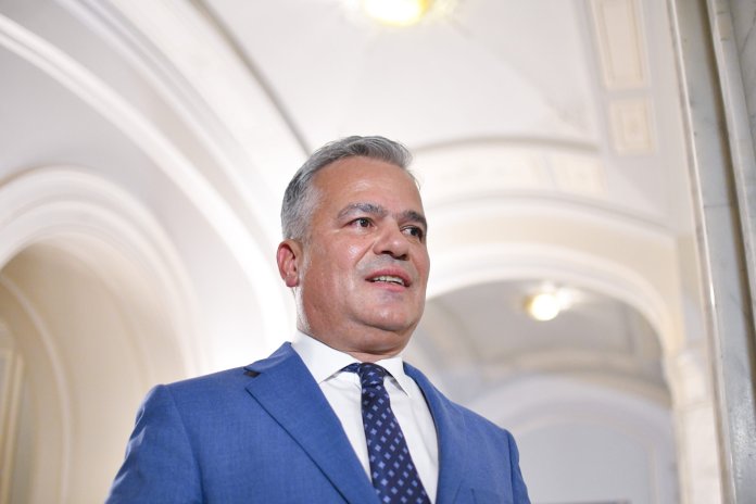 Adrian Veștea încheie lista miniștrilor și planul de guvernare / Membrii posibili ai Guvernului Veștea / UDMR a decis să nu ia parte la vot / Surse: Cătălin Predoiu a renunțat la conducerea PNL