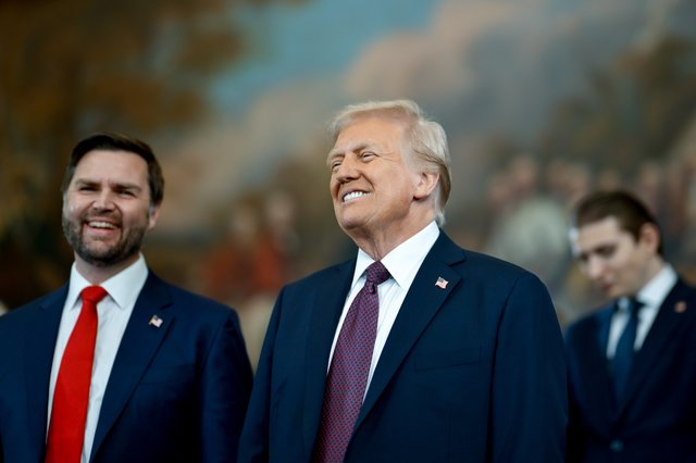 Donald Trump refuză oferta de fond pentru Iran, în timp ce oficialii examinează un posibil plan de reconstrucție de 300 de miliarde de dolari.