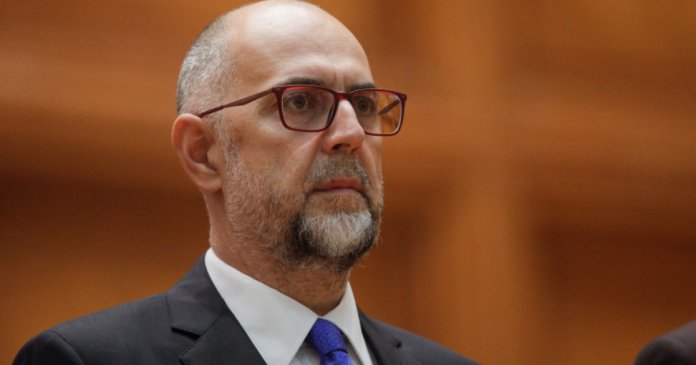 Propunerea lui Kelemen Hunor pentru un guvern cu majoritate: O chemare adresată politicienilor de a „scădea temperatura”…