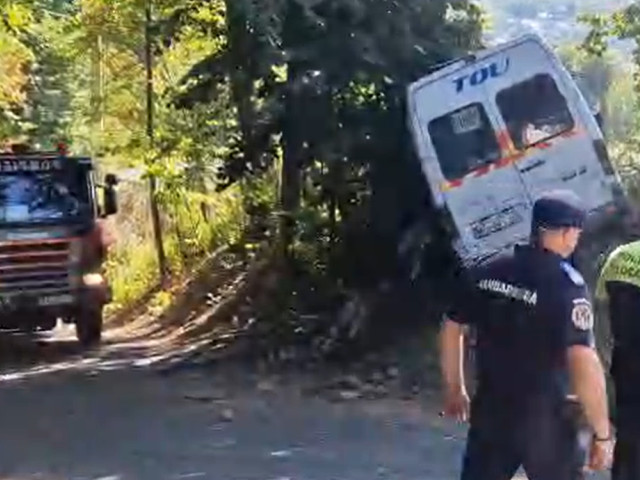 Accident grav cu microbuzul formației Dinamo 2: Adrian Ropotan a suferit răni, o persoană a decedat, Planul Roșu a fost activat.