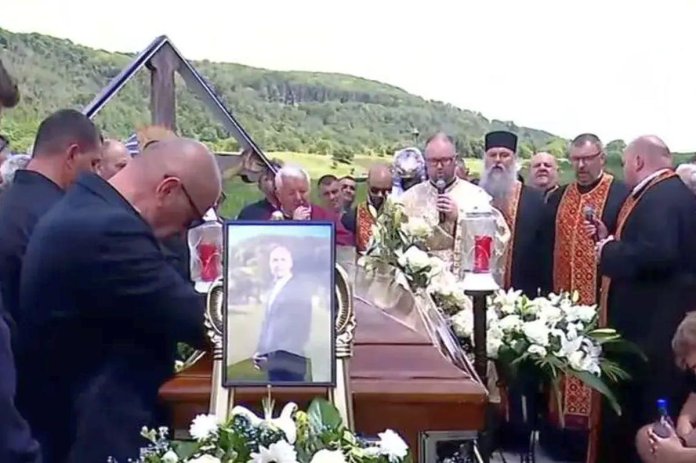 Gabi Mureșan, de trei ori învingător al României, înmormântat în localitatea sa de origine » Zeci de persoane s-au adunat pentru a-și lua adio de la fostul jucător de fotbal