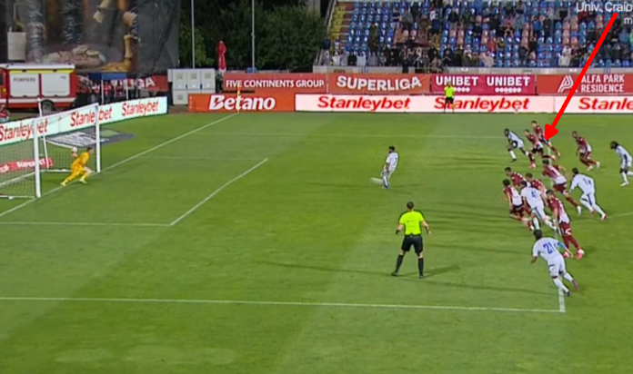 Haos deplin în FC Botoșani - Rapid: două verificări VAR, două expulzări și un penalty acordat după opt minute