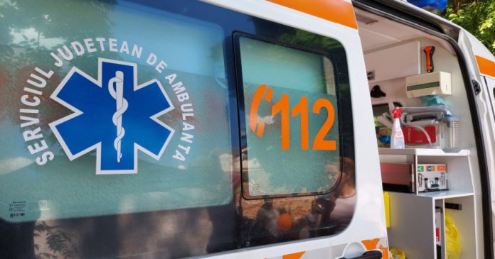 Ambulanță aglomerată cu topoare într-o comună din Cluj, după ce un videoclip pe TikTok a afirmat că „sustrage...