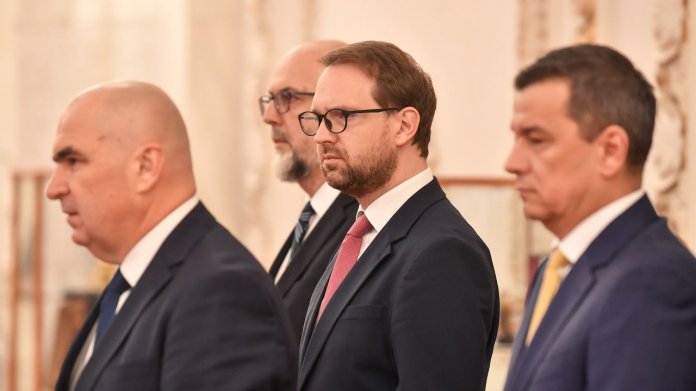 Legea salarizării continuă să nu aibă un consens politic: PSD cere creșterea salariilor, în timp ce UDMR se îngrijorează de reducerea veniturilor.