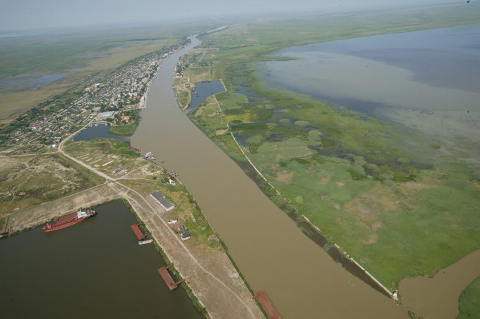 Marea Neagră progresează pe Dunăre: Apa sărată ar putea intra până la 25 km în interiorul Deltei, punând în pericol resursele de apă potabilă.