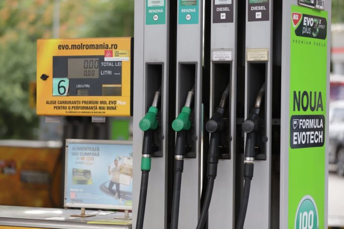 Motorina se reduce cu 68 de bani pe litru în această seară. Comunicarea lui Bogdan Ivan pentru Ilie Bolojan.