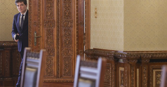 Nicuşor Dan are o întâlnire astăzi cu conducătorii vechii coaliţii pentru a discuta despre încheierea PNRR, cu mai puţin de două săptămâni...