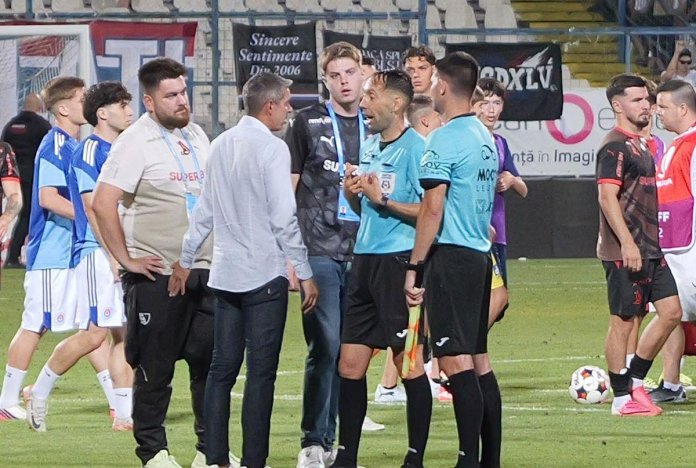 Nuno Campos a mers direct la arbitru după partida Oțelul - Dinamo.