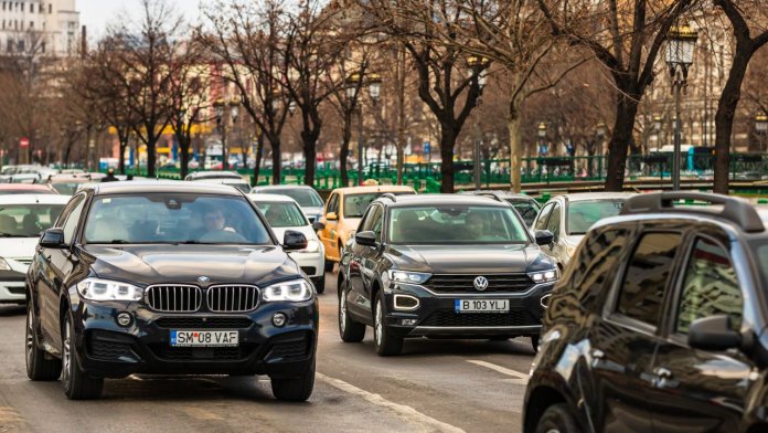 Restricții pentru automobilele clasice în orașe. Autoritățile locale sunt obligate să definească zone fără poluare în următoarele 12 luni.