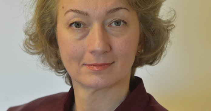 SURSE: Simina Tănăsescu se întâlnește cu Bolojan înainte de hotărârea CCR legată de Legea ANI, ce-l afectează pe Dominic Fritz SURSE: Simina Tănăsescu se întâlnește cu Bolojan înainte de hotărârea CCR legată de Legea ANI, ce-l afectează pe Dominic Fritz. Zamfir: „Ce a căutat președinta CCR în cabinetul lui Abrudean?”