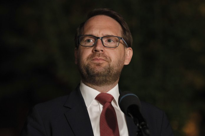 USR acuză CCR de „violează Constituția”. Fritz: „Putem fi împăcați: CCR-PSD a argumentat că pedeapsa nu mă vizează pe mine, ci mandatul meu”